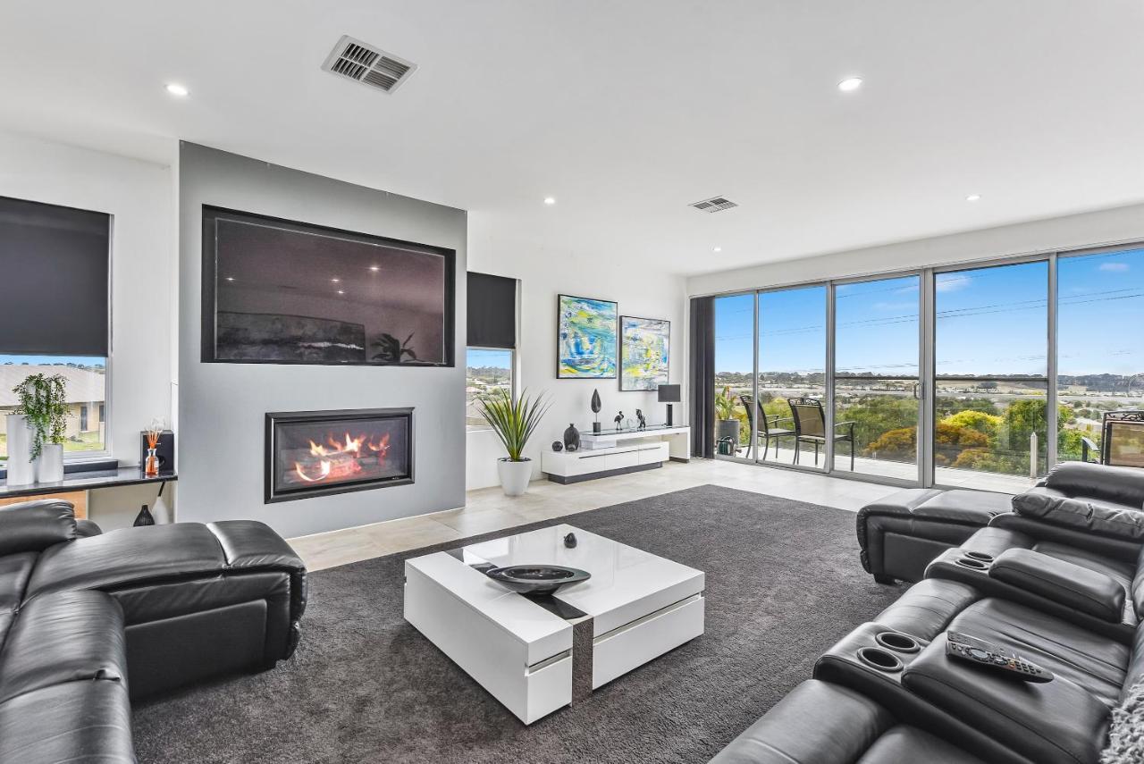 マウントガンビアConroe Executive Townhouse - Modern & Stylishアパートメント エクステリア 写真